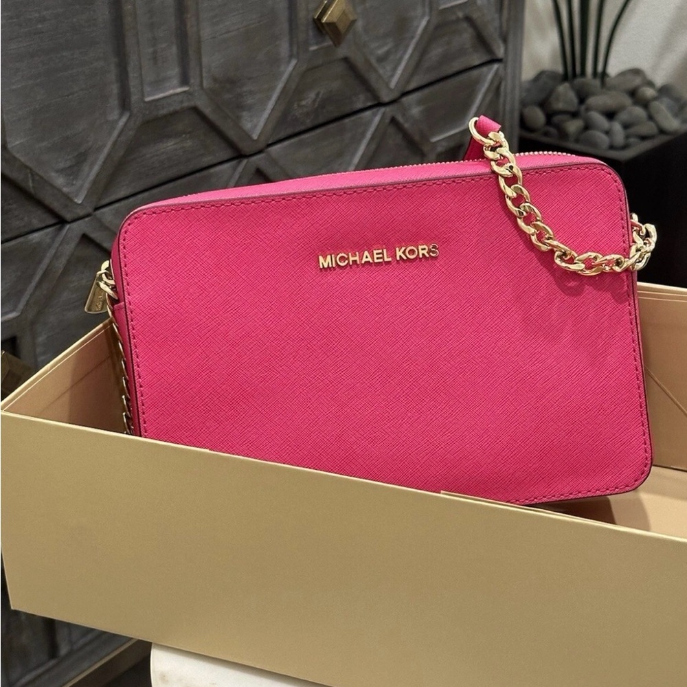 MICHAEL KORS Pink Crossbody Bag Luxury Classic Saffiano Leather with Gold Chain